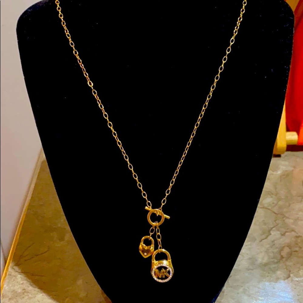 Necklace NWB perfect for Xmas gift